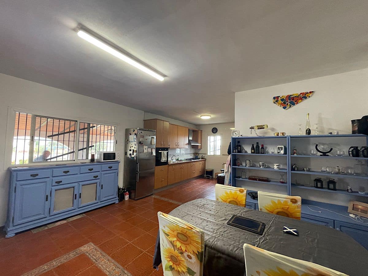 6 bedroom Finca/Country House for sale in Tabernas - € 165,000 (Ref: 9827088)