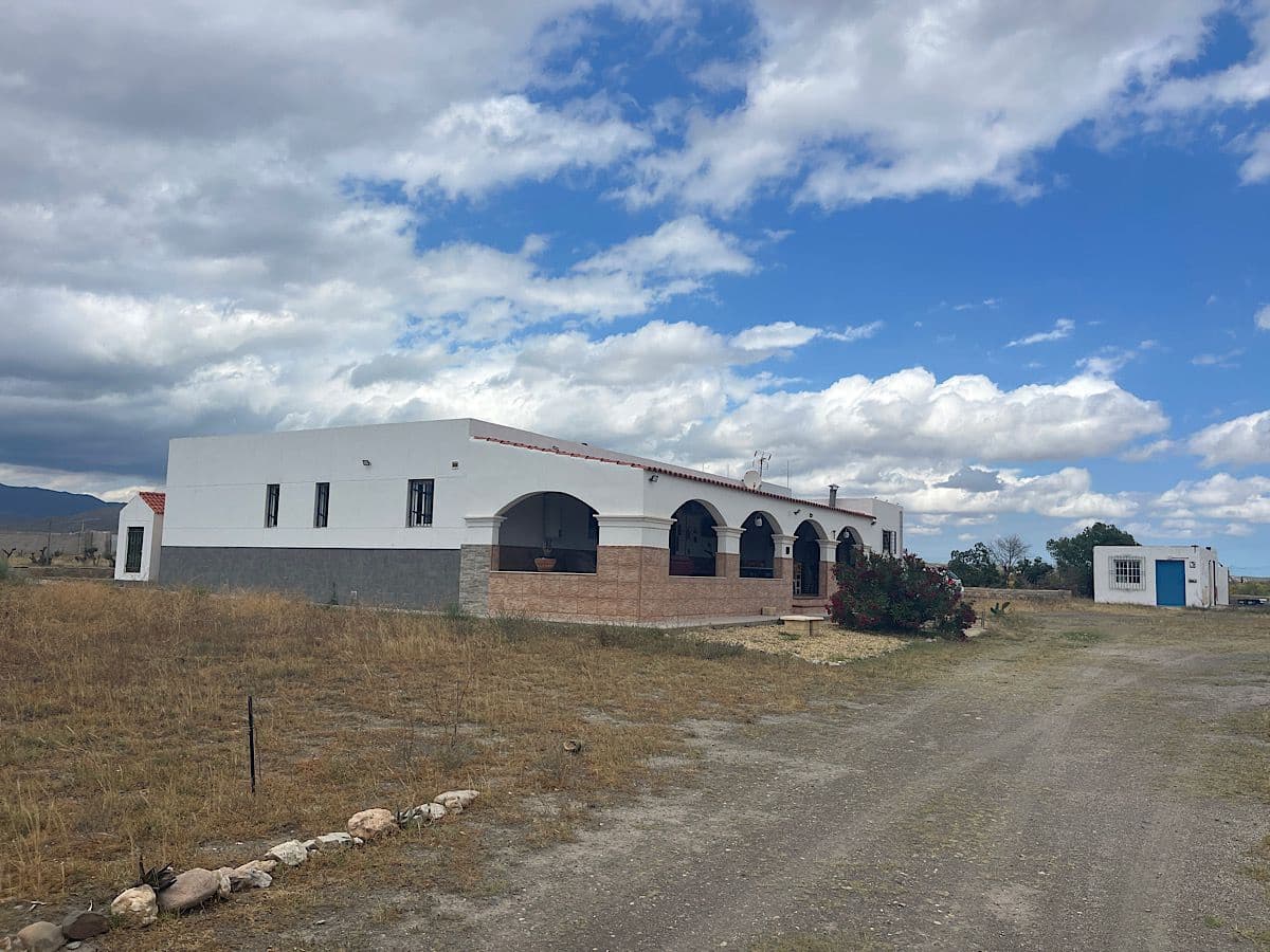 6 bedroom Finca/Country House for sale in Tabernas - € 165,000 (Ref: 9827088)