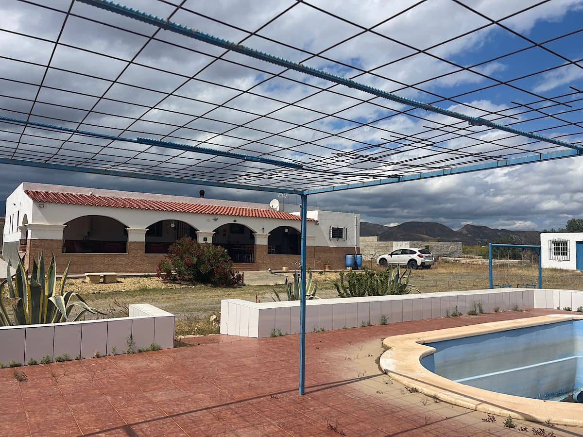 6 bedroom Finca/Country House for sale in Tabernas - € 165,000 (Ref: 9827088)