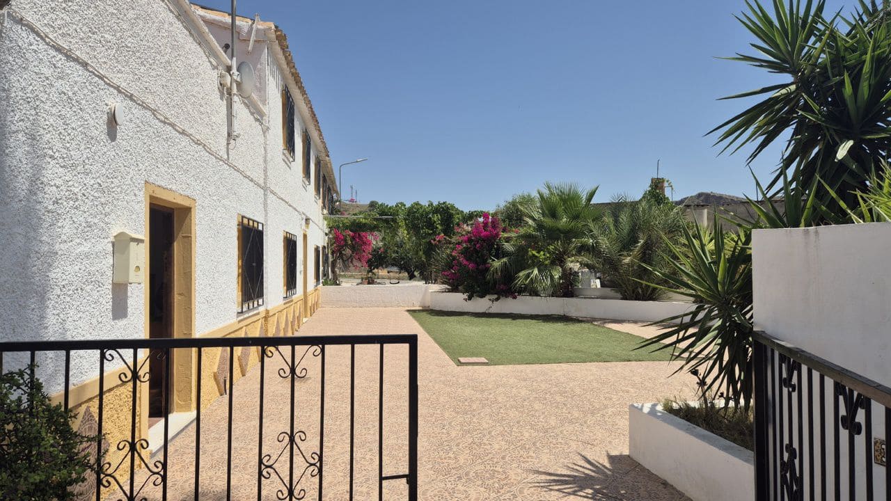 3 bedroom Townhouse for sale in Cariatiz with pool garage - € 157,000 (Ref: 9933717)