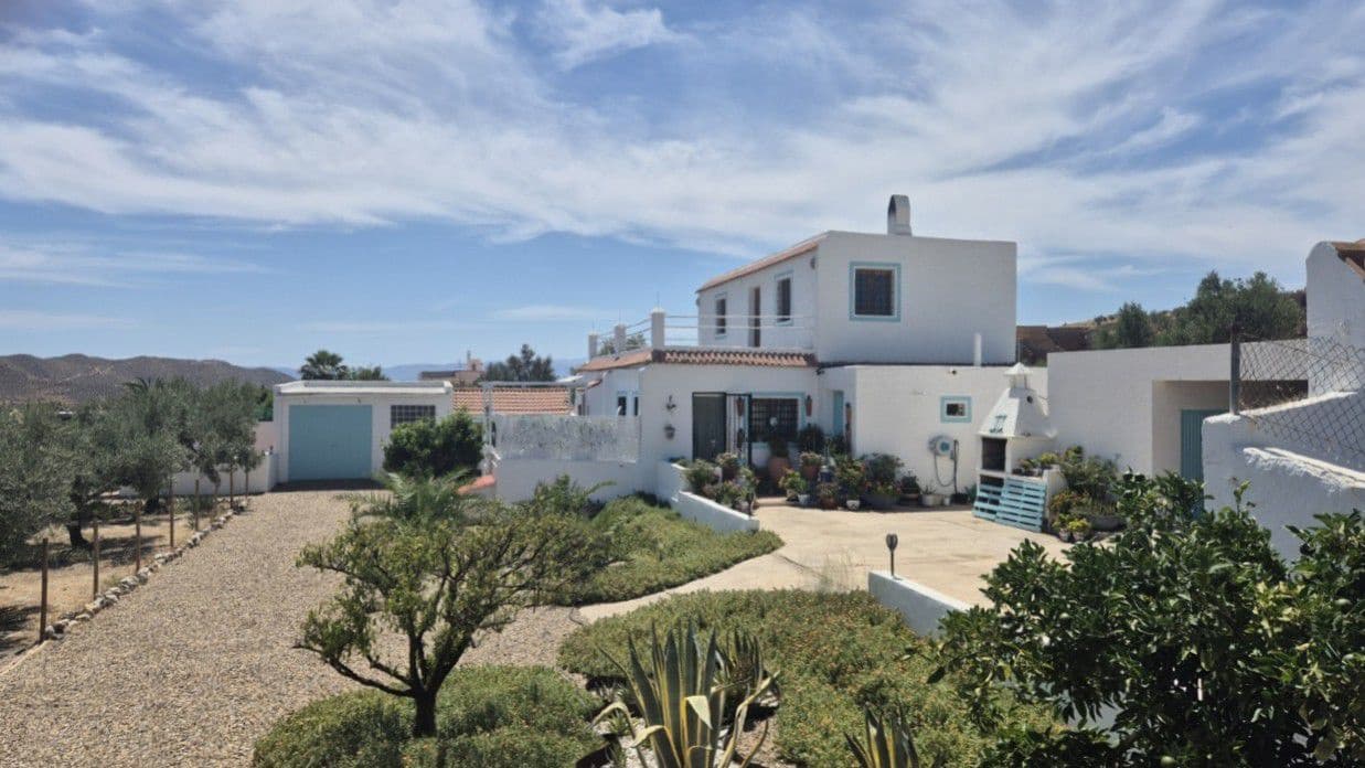 3 soveværelse Finca/Landehus til salg i Tabernas med swimmingpool garage - € 295.000 (Ref: 9959382)