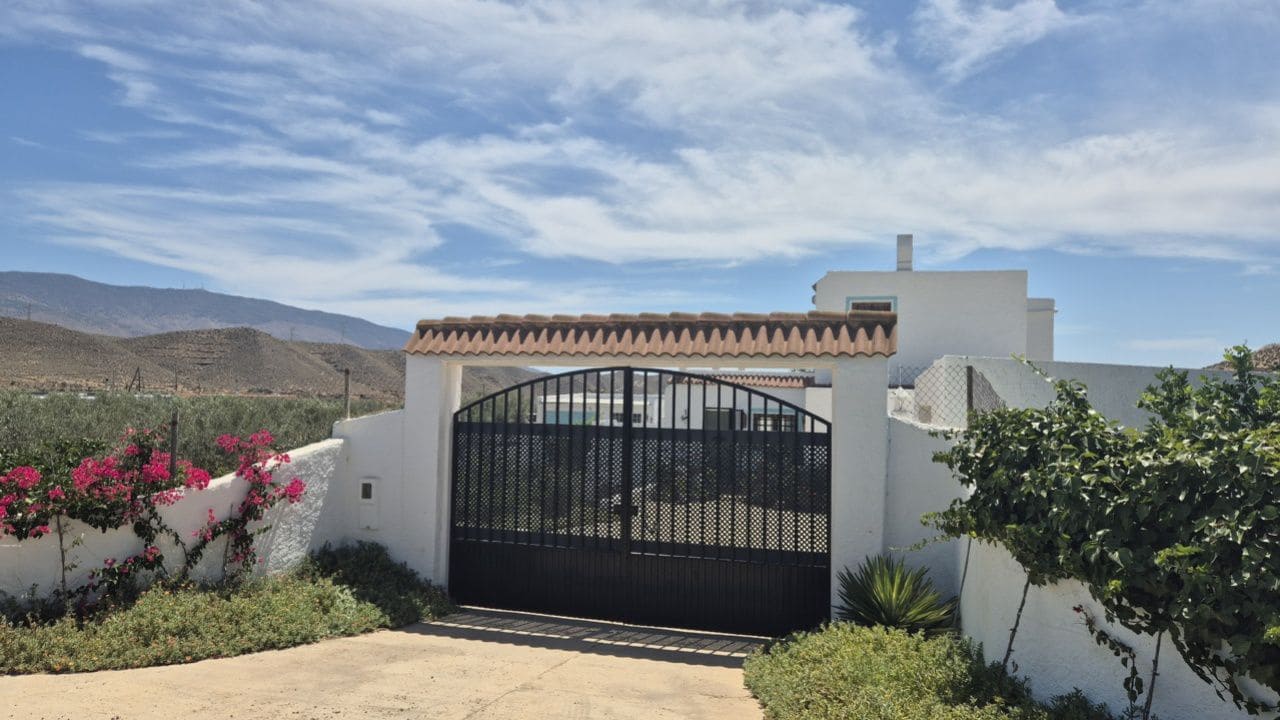 3 soveværelse Finca/Landehus til salg i Tabernas med swimmingpool garage - € 295.000 (Ref: 9959382)