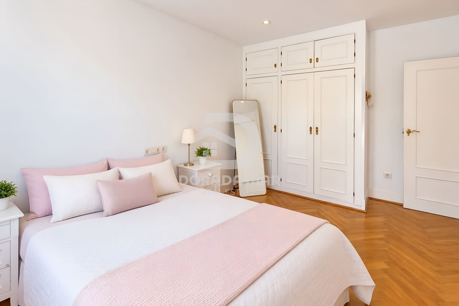 4 bedroom Villa for sale in Sant Pere de Ribes with pool - € 968,000 (Ref: 10158415)
