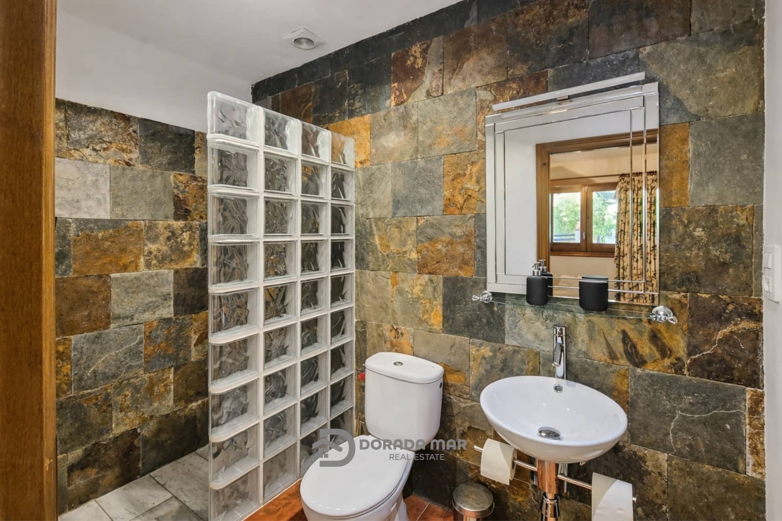 7 sypialnia Pensjonat na sprzedaż w Olivella z basenem garażem - 1 690 000 € (Ref: 9889498)