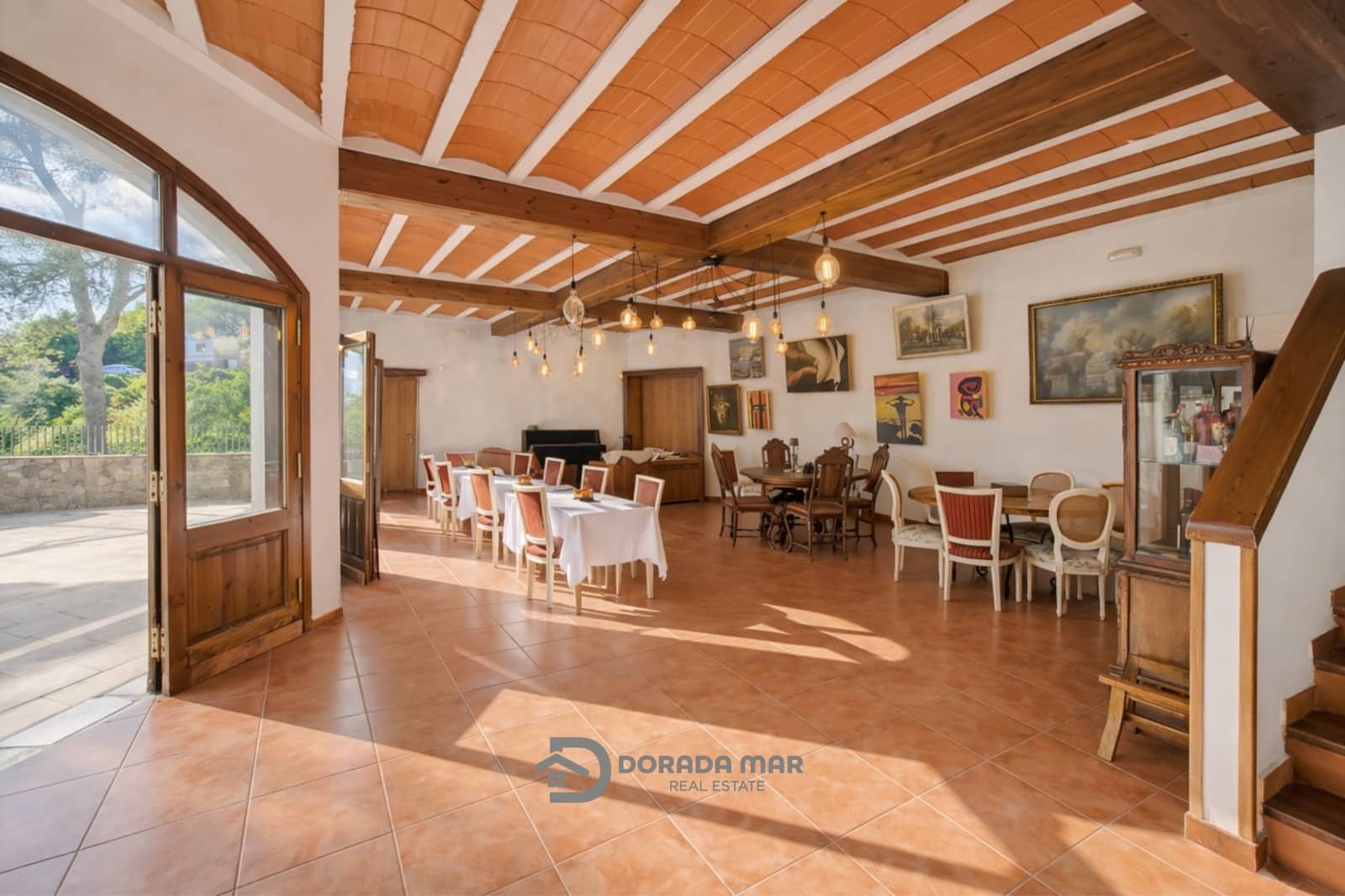 7 sypialnia Pensjonat na sprzedaż w Olivella z basenem garażem - 1 690 000 € (Ref: 9889498)
