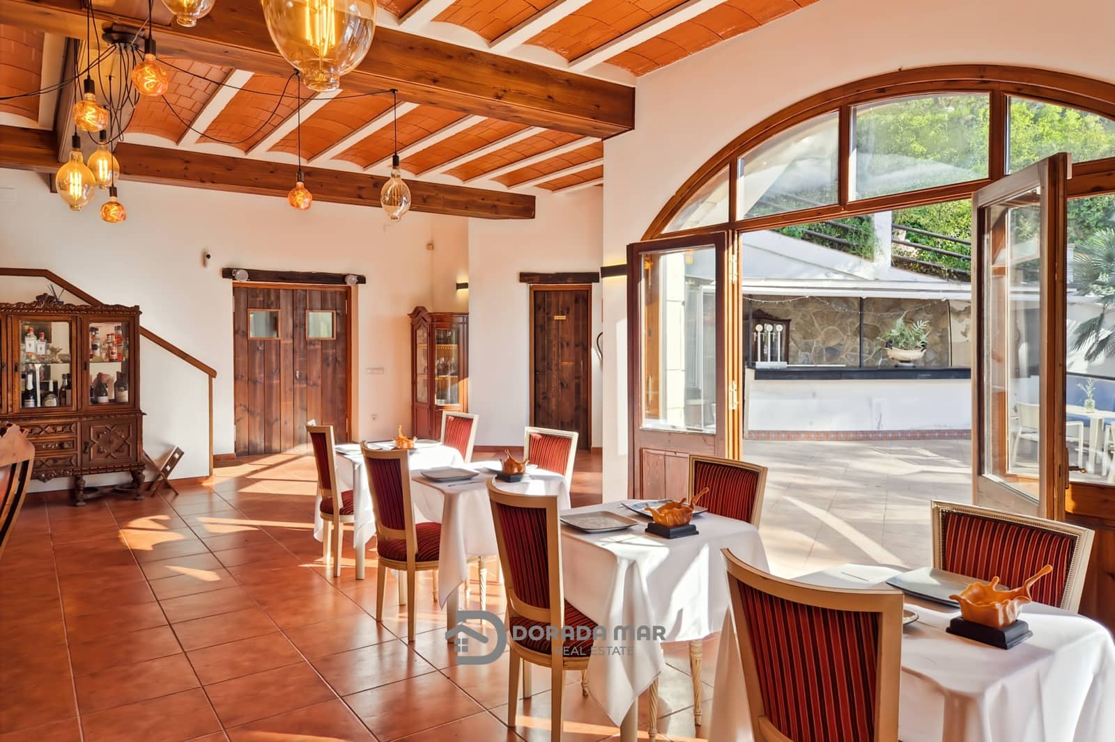 7 sypialnia Pensjonat na sprzedaż w Olivella z basenem garażem - 1 690 000 € (Ref: 9889498)