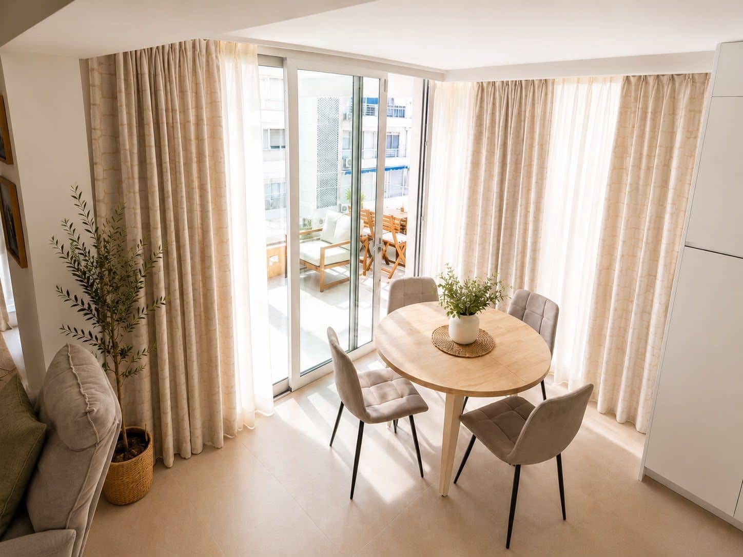 3 slaapkamer Flat te huur in Torre del Mar met zwembad - € 1.920 (Ref: 10004995)