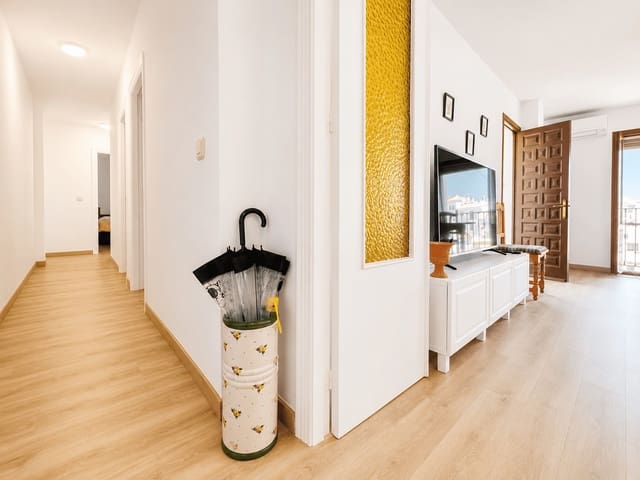3 bedroom Apartment for rent in Frigiliana - € 1,200 (Ref: 10008308)