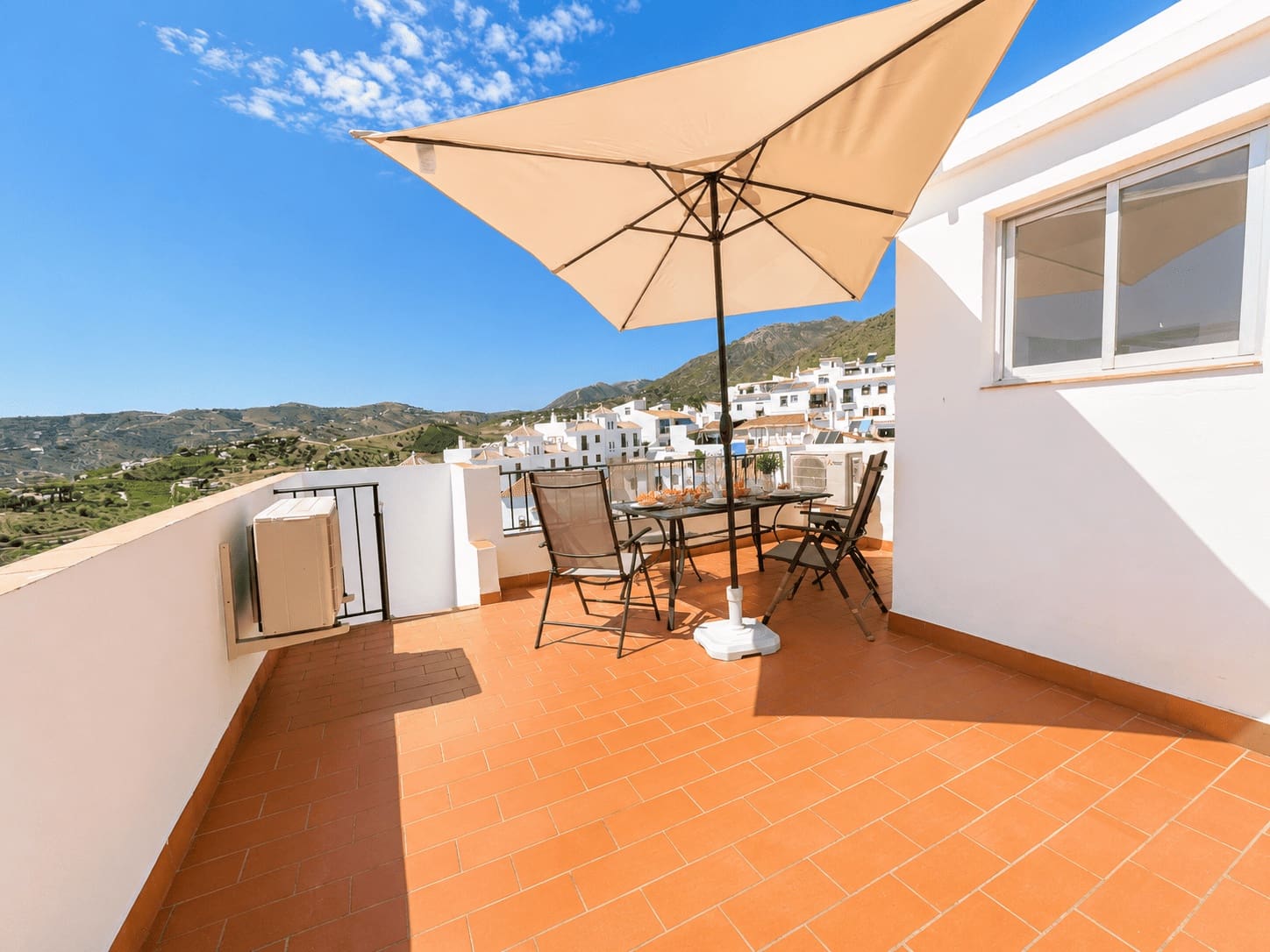 3 bedroom Apartment for rent in Frigiliana - € 1,200 (Ref: 10008308)