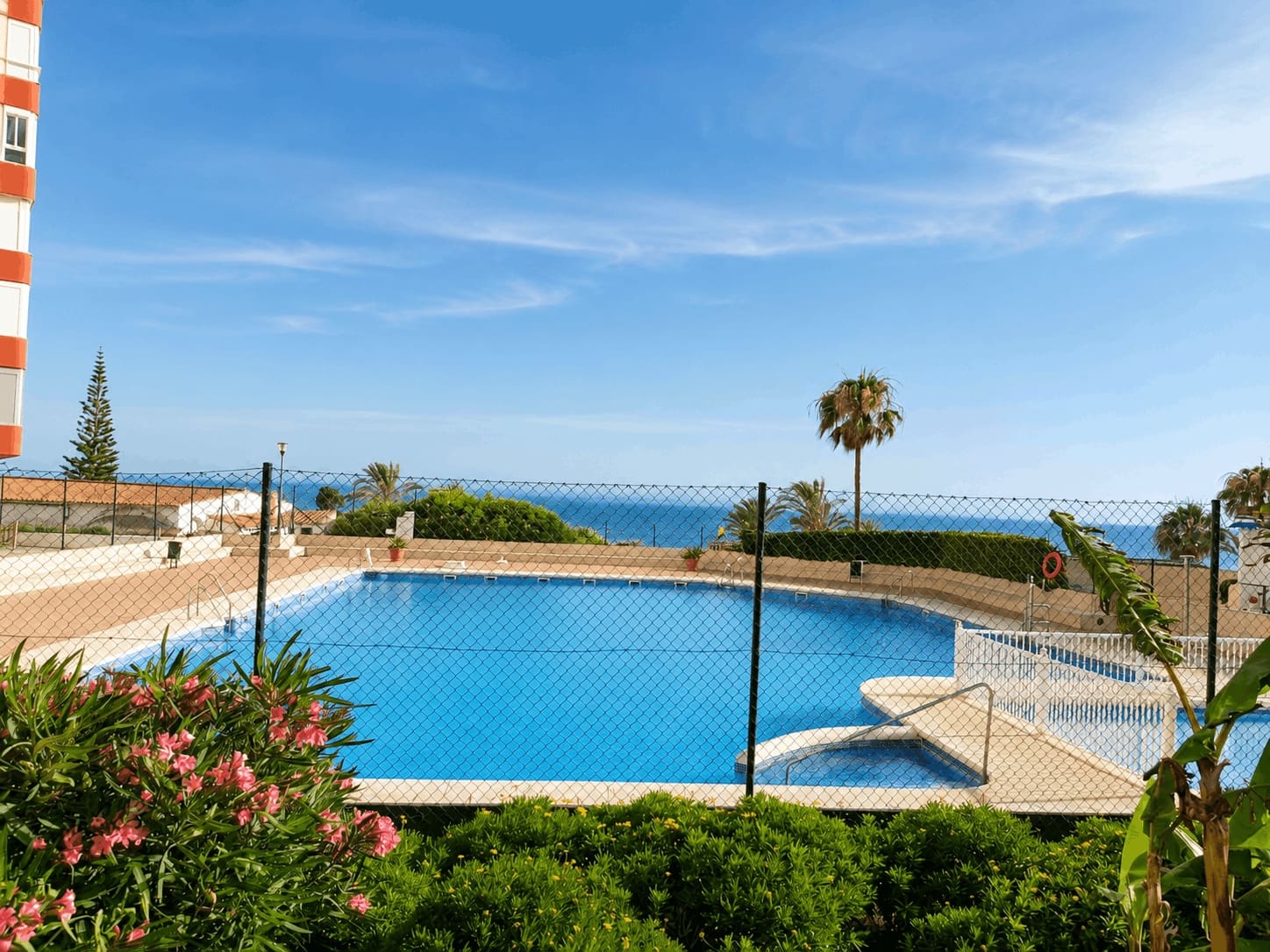 Studio for rent in Torrox with pool - € 900 (Ref: 10033433)