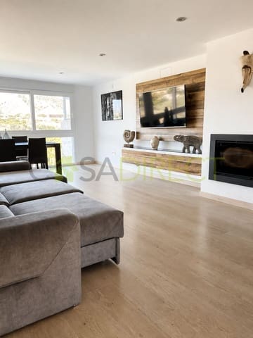 3 soverom Kjedet enebolig til leie i Nerja med svømmebasseng garasje - € 2 170 (Ref: 10033434)