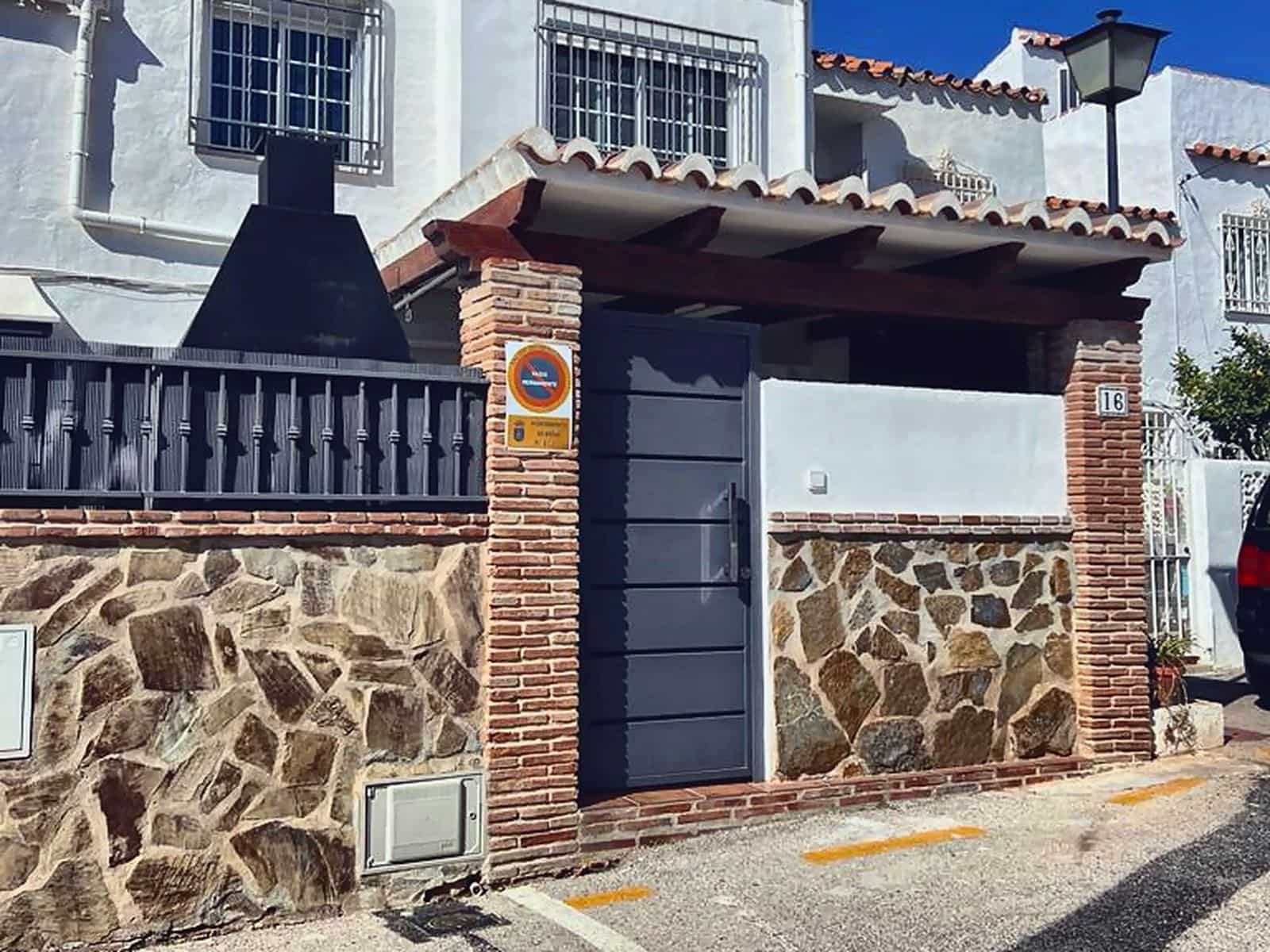 3 bedroom Semi-detached Villa for rent in Nerja with pool garage - € 2,170 (Ref: 10033434)