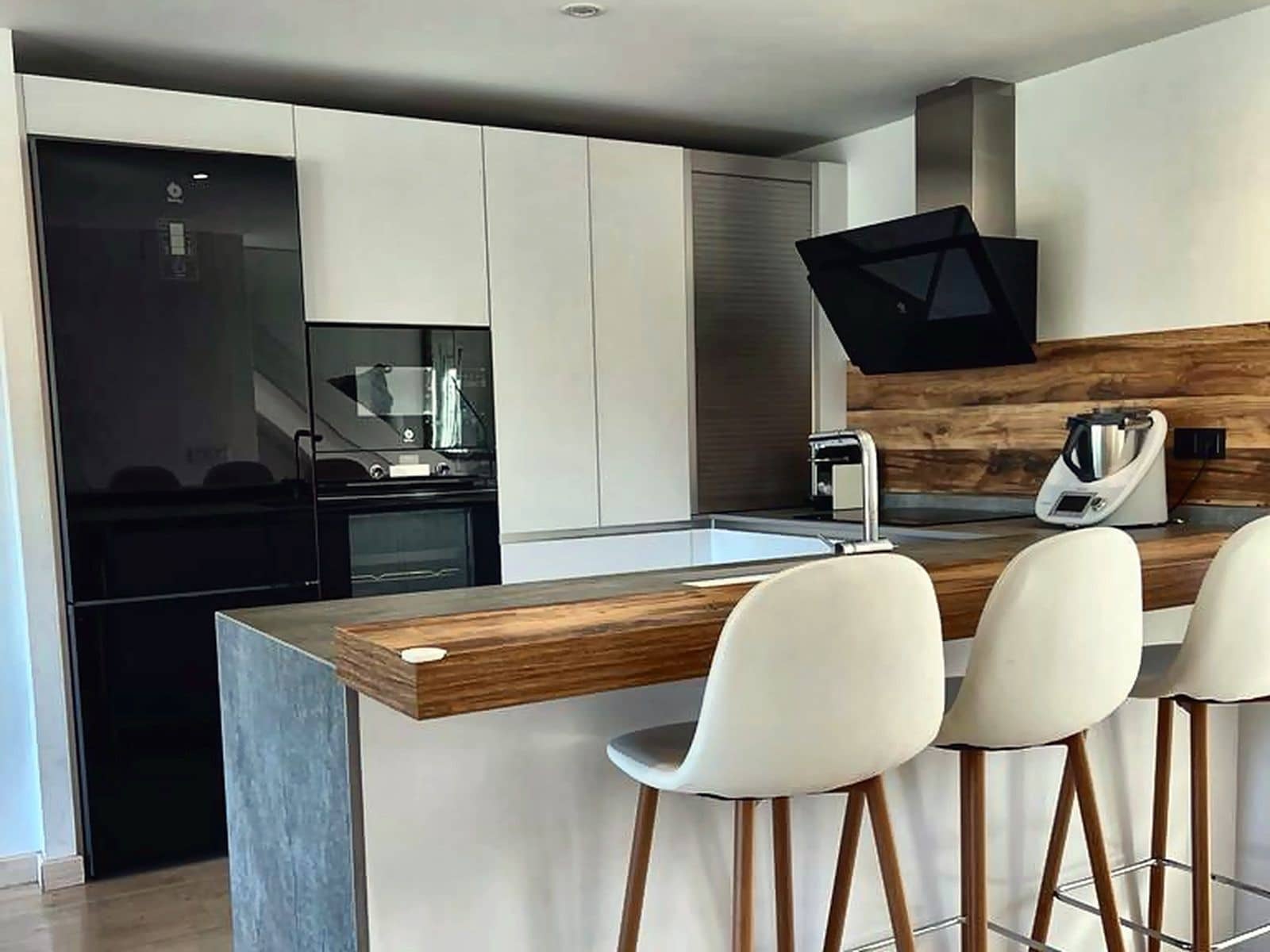 3 bedroom Semi-detached Villa for rent in Nerja with pool garage - € 2,170 (Ref: 10033434)