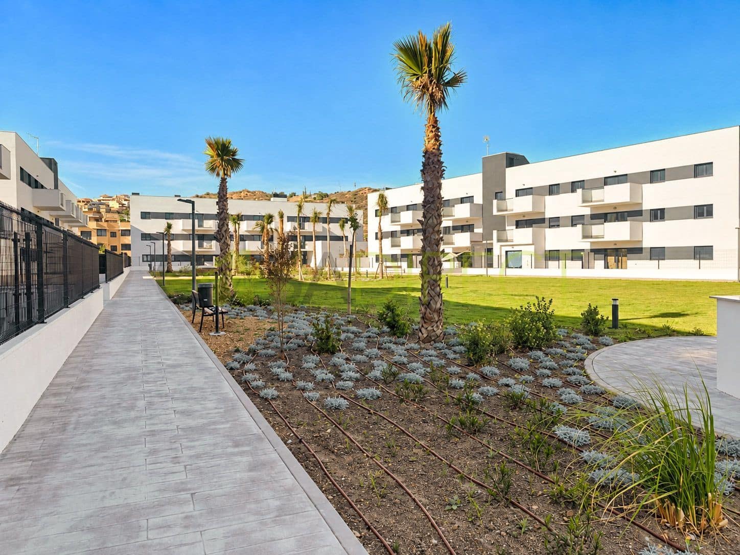 2 quarto Apartamento para arrendar em Almayate com piscina garagem - 1 200 € (Ref: 10057969)