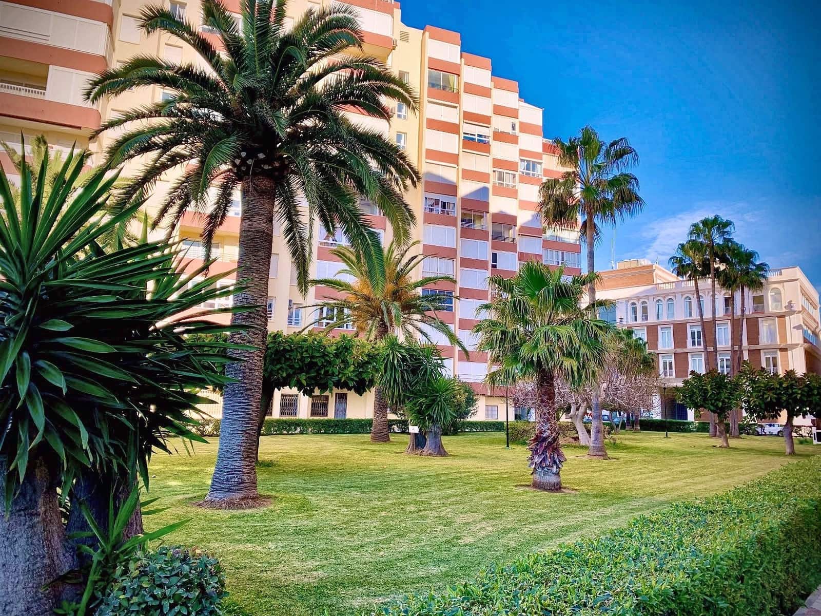 Piso de 1 habitación en Torrox-Costa en alquiler con piscina - 780 € (Ref: 10061262)
