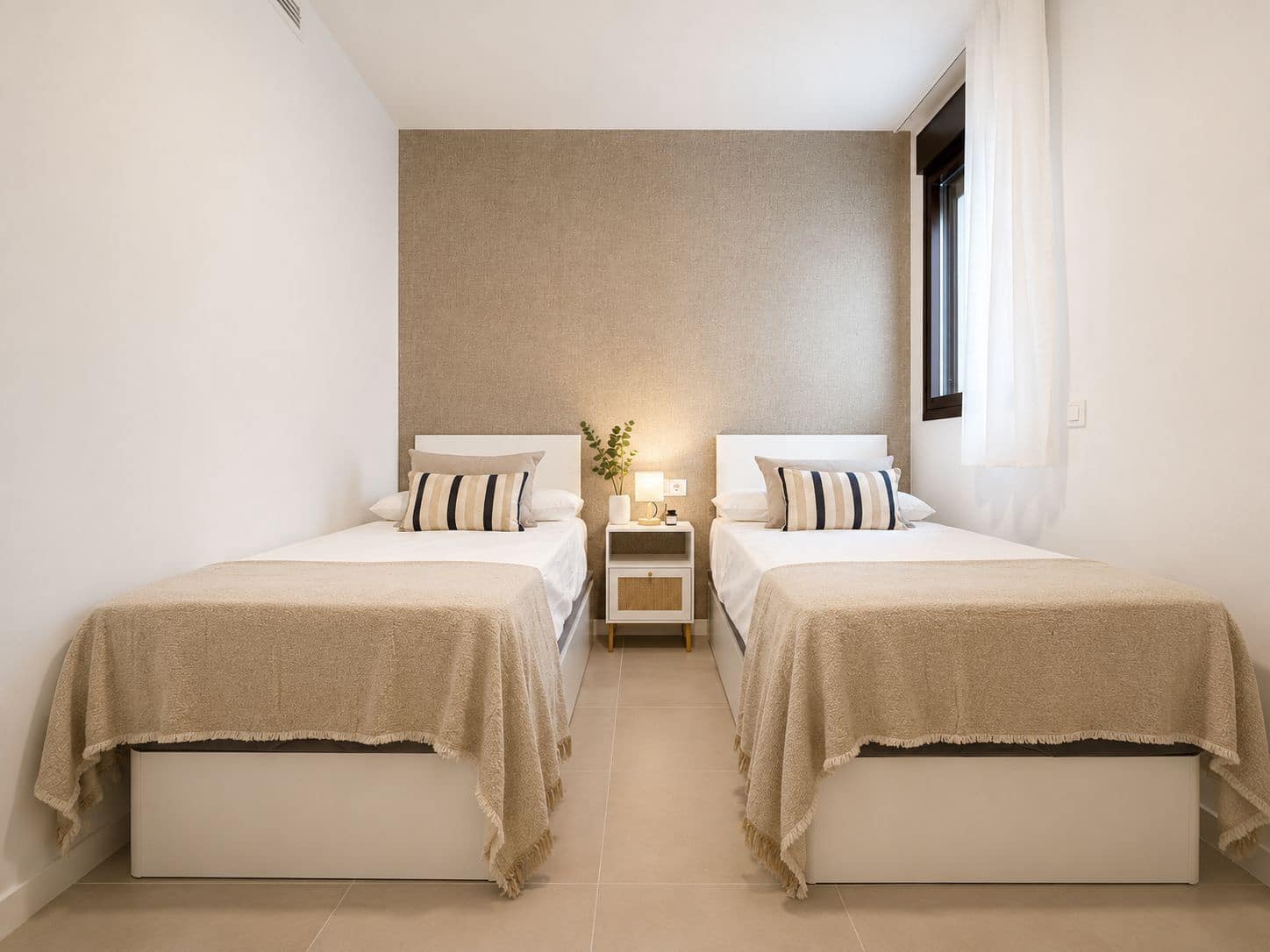 Appartement de 2 chambres à louer à Torrox-Costa avec piscine garage - 1 400 € (Ref: 10099655)