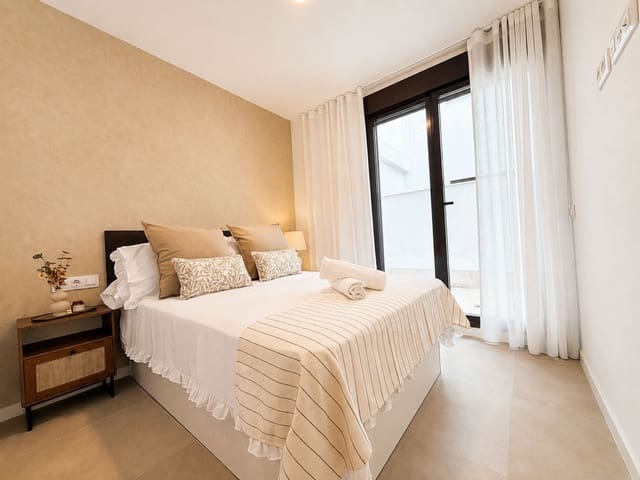 Apartamento de 2 habitaciones en El Peñoncillo, Torrox en alquiler con piscina garaje - 1.400 € (Ref: 10099655)