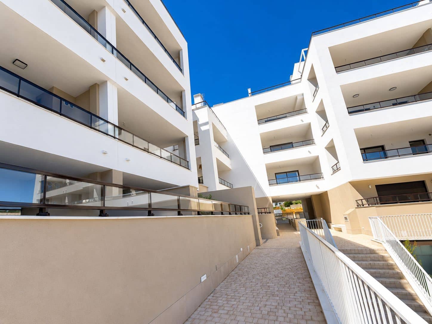 Appartement de 2 chambres à louer à Torrox-Costa avec piscine garage - 1 400 € (Ref: 10099655)