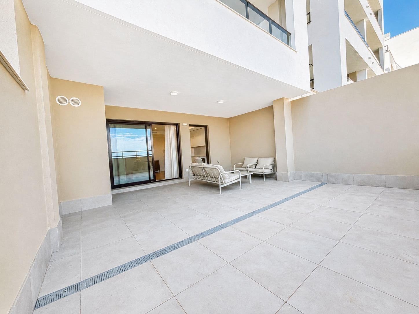 Appartement de 2 chambres à louer à Torrox-Costa avec piscine garage - 1 400 € (Ref: 10099655)