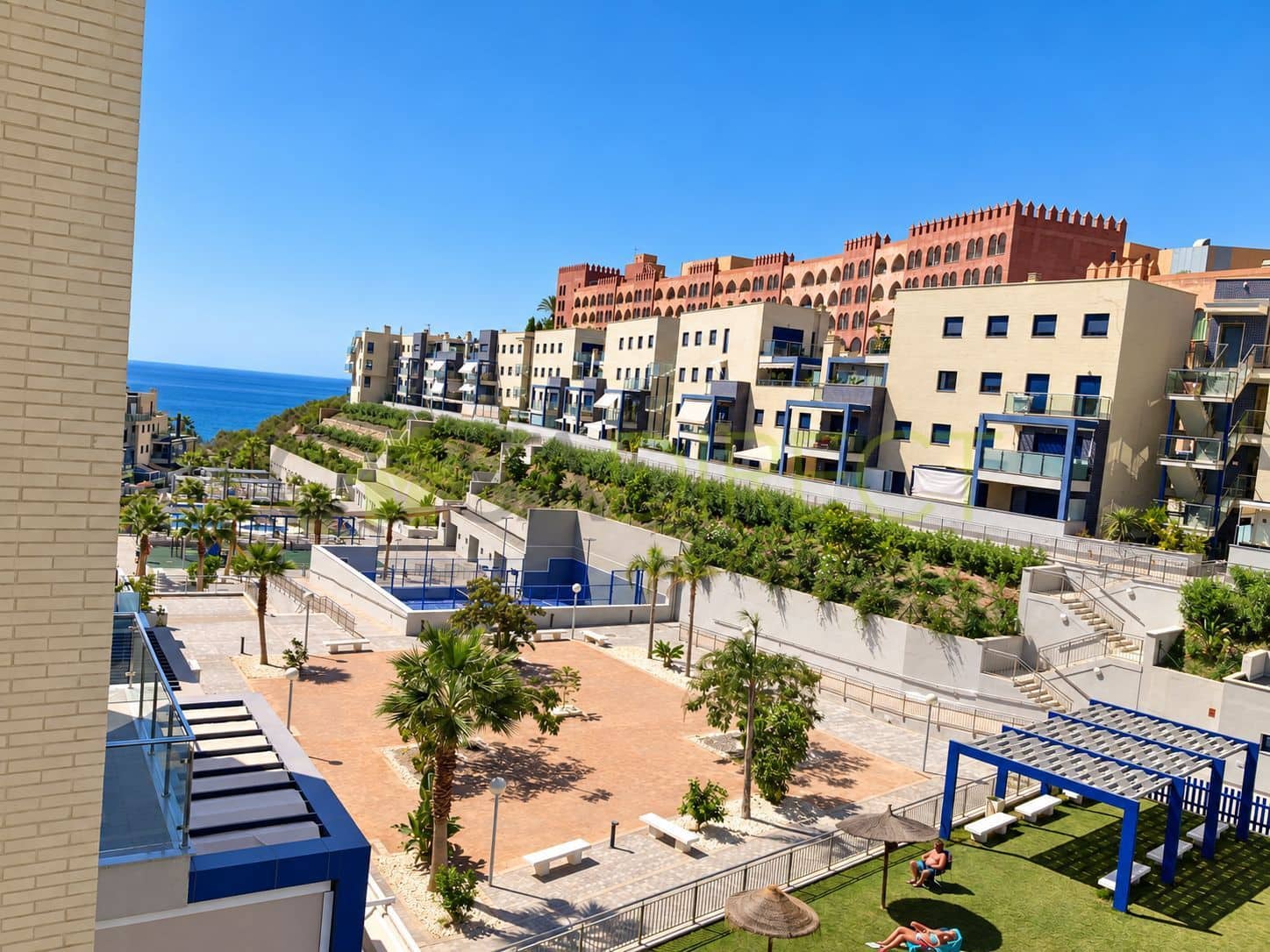 Appartement de 2 chambres à louer à Almunecar avec piscine garage - 1 080 € (Ref: 10135621)