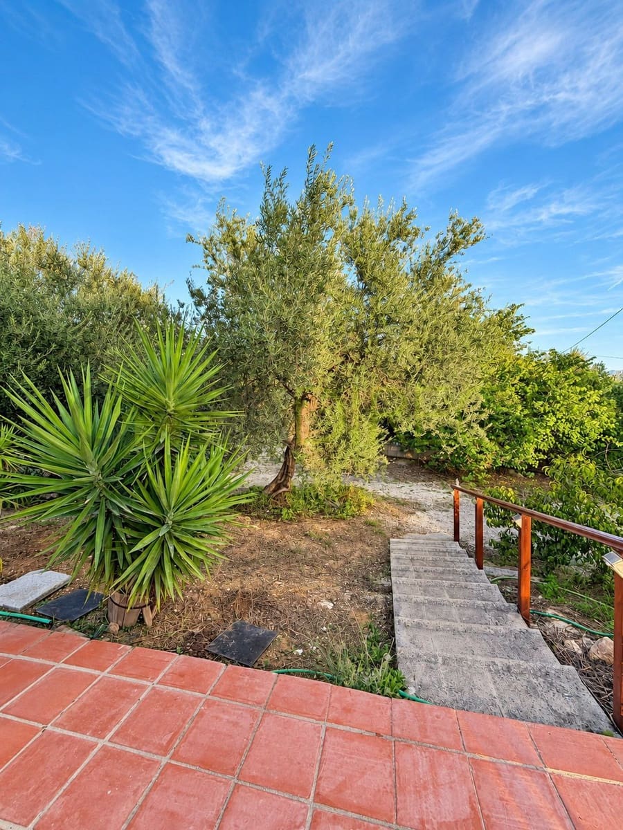 2 slaapkamer Villa te huur in Periana met zwembad - € 850 (Ref: 10173184)