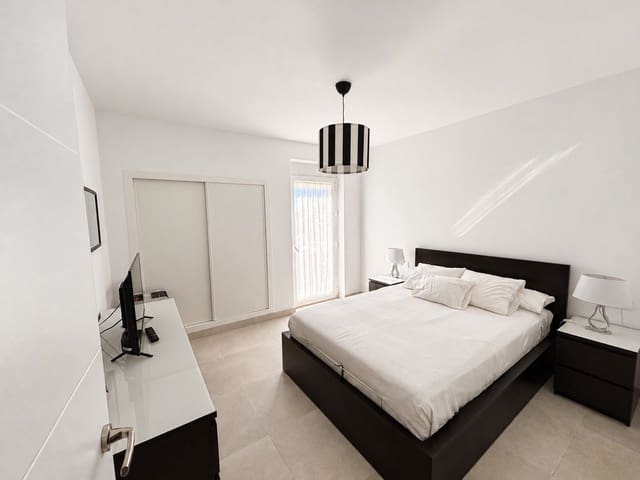 Apartamento de 2 habitaciones en La Cala de Mijas, Mijas en alquiler con piscina garaje - 1.800 € (Ref: 10186421)