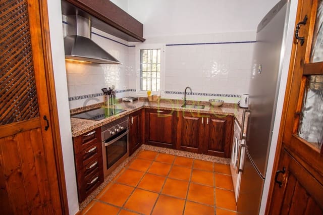 3 bedroom Villa for rent in Frigiliana with pool garage - € 1,200 (Ref: 7472449)