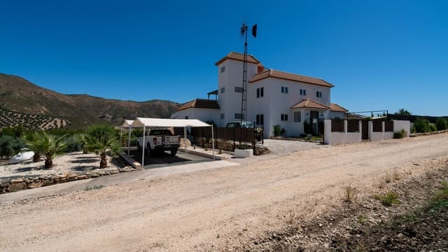 6 bedroom Villa for sale in Iznájar with pool garage - € 845,000 (Ref: 7479318)
