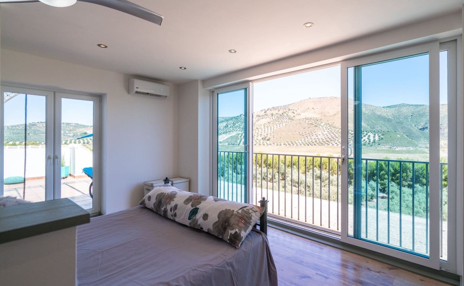 6 soveværelse Villa til salg i Iznajar med swimmingpool garage - € 845.000 (Ref: 7479318)