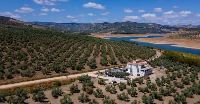 6 bedroom Villa for sale in Iznájar with pool garage - € 845,000 (Ref: 7479318)