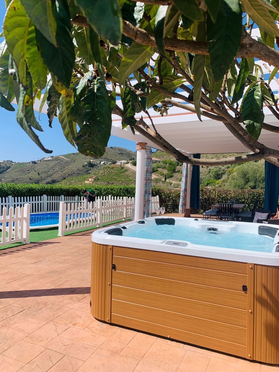 3 soveværelse Villa til leje i Competa med swimmingpool garage - € 1.320 (Ref: 7732272)