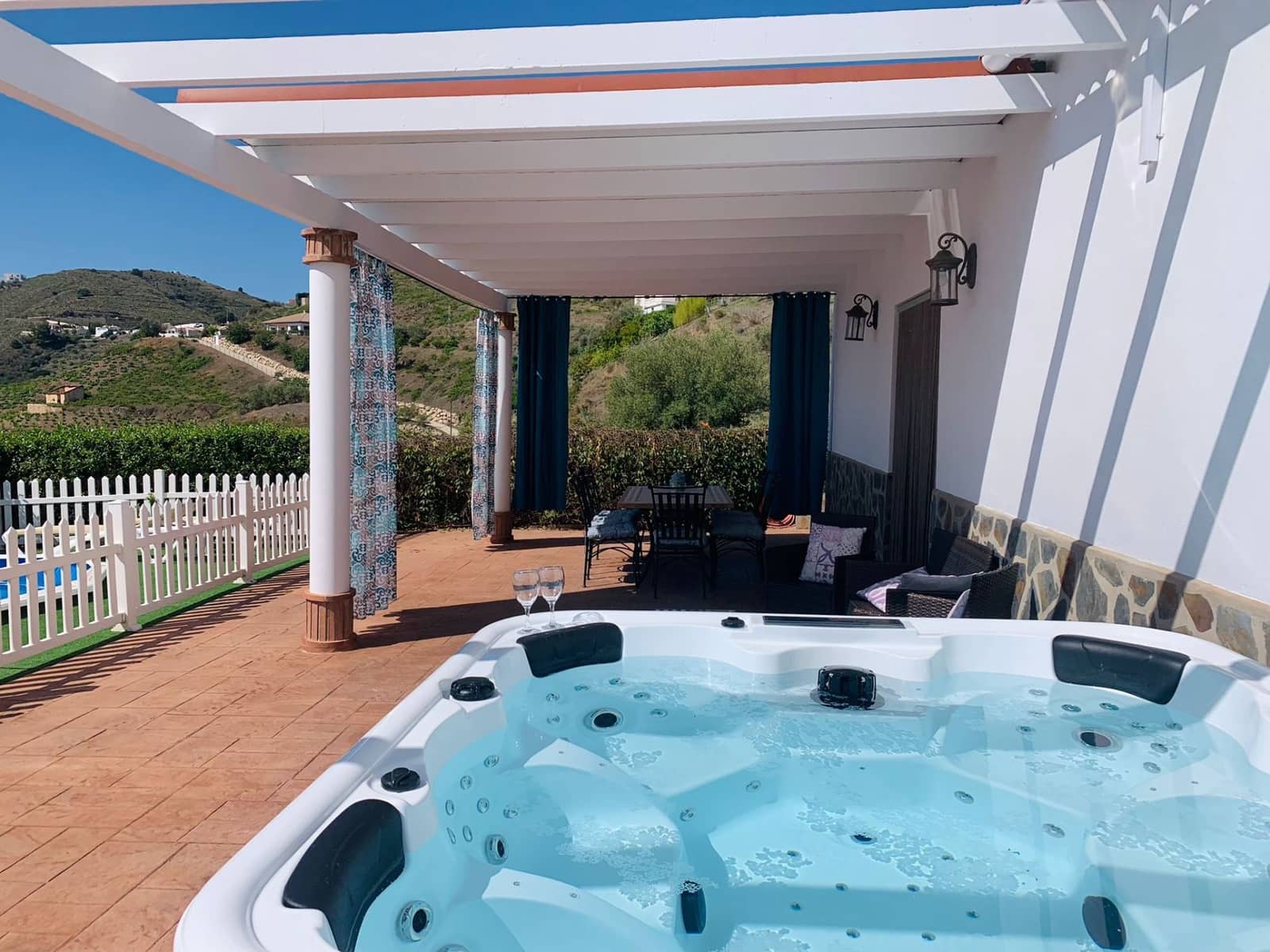 3 soveværelse Villa til leje i Competa med swimmingpool garage - € 1.320 (Ref: 7732272)