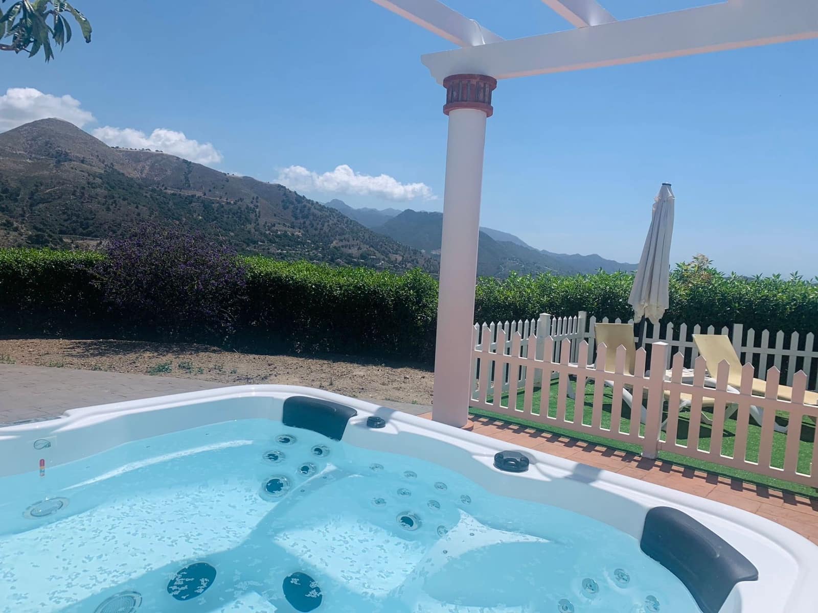 3 soveværelse Villa til leje i Competa med swimmingpool garage - € 1.320 (Ref: 7732272)