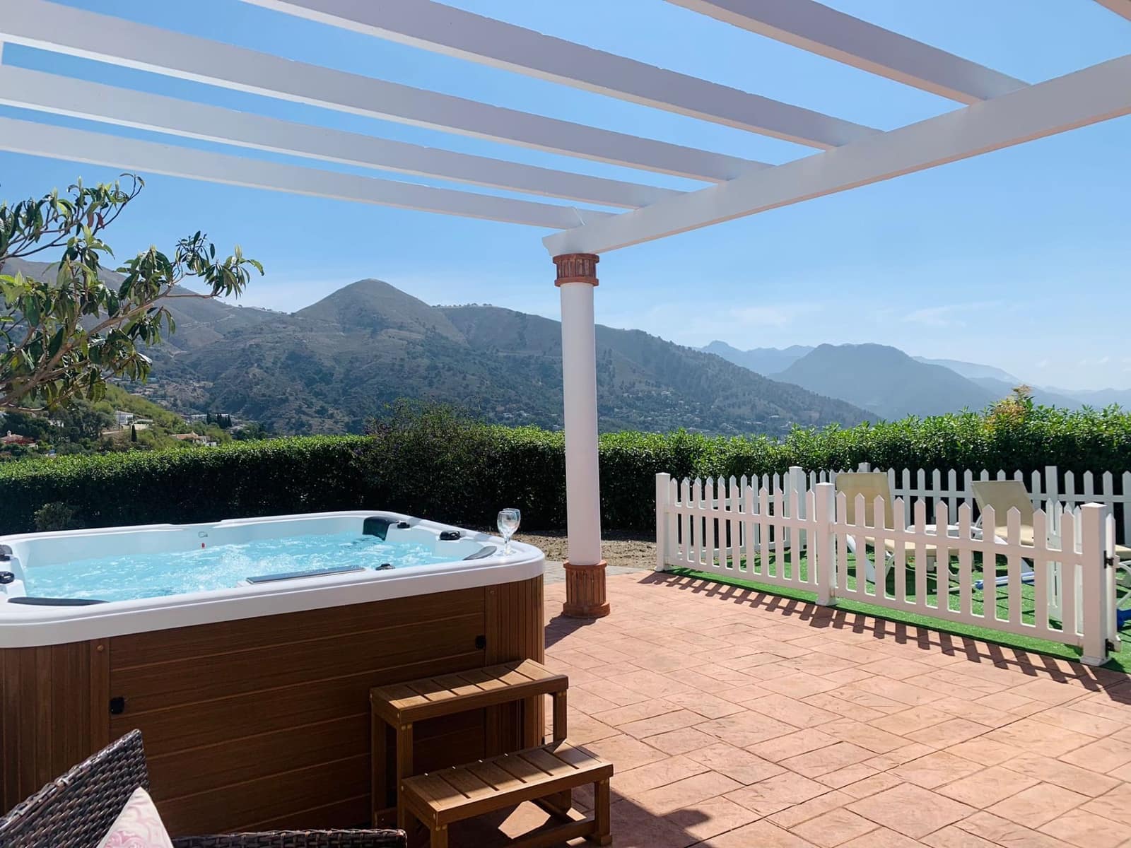 3 soveværelse Villa til leje i Competa med swimmingpool garage - € 1.320 (Ref: 7732272)