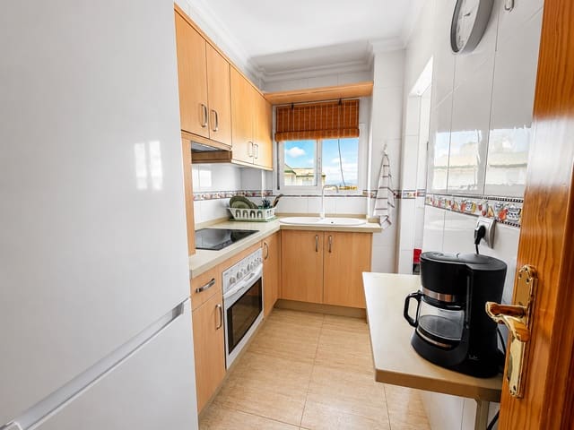 2 quarto Apartamento para arrendar em Torre del Mar, Vélez-Málaga com piscina garagem - 1 020 € (Ref: 7736731)