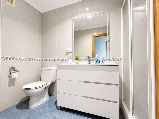 2 quarto Apartamento para arrendar em Torre del Mar, Vélez-Málaga com piscina garagem - 1 020 € (Ref: 7736731)