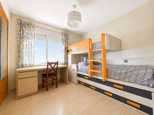 2 quarto Apartamento para arrendar em Torre del Mar, Vélez-Málaga com piscina garagem - 1 020 € (Ref: 7736731)