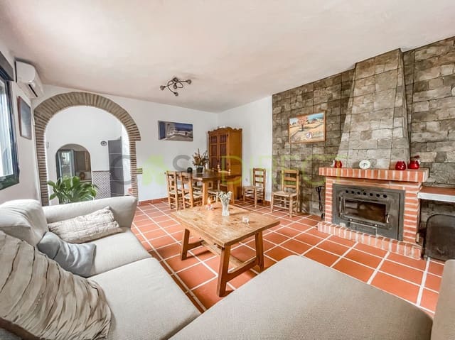 2 bedroom Villa for rent in Frigiliana with pool garage - € 1,800 (Ref: 7857216)