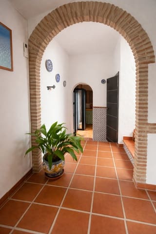 2 bedroom Villa for rent in Frigiliana with pool garage - € 1,800 (Ref: 7857216)