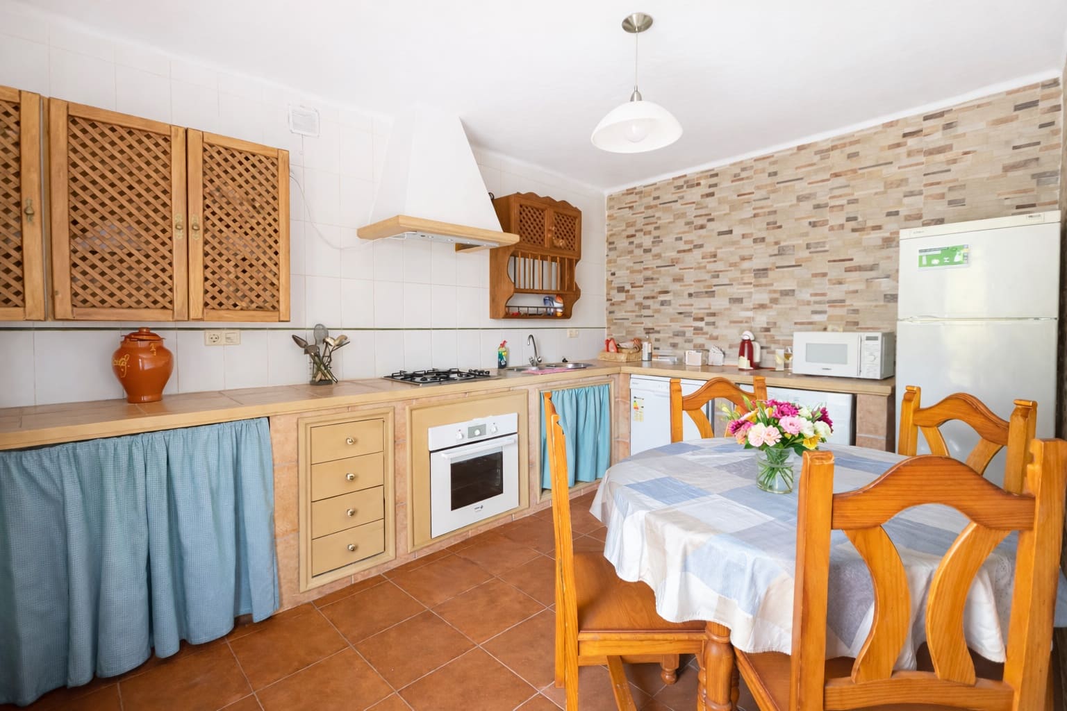 2 makuuhuone Huvila vuokrattavana paikassa Frigiliana mukana uima-altaan 
autotalli - 1 800 € (Ref: 7857216)