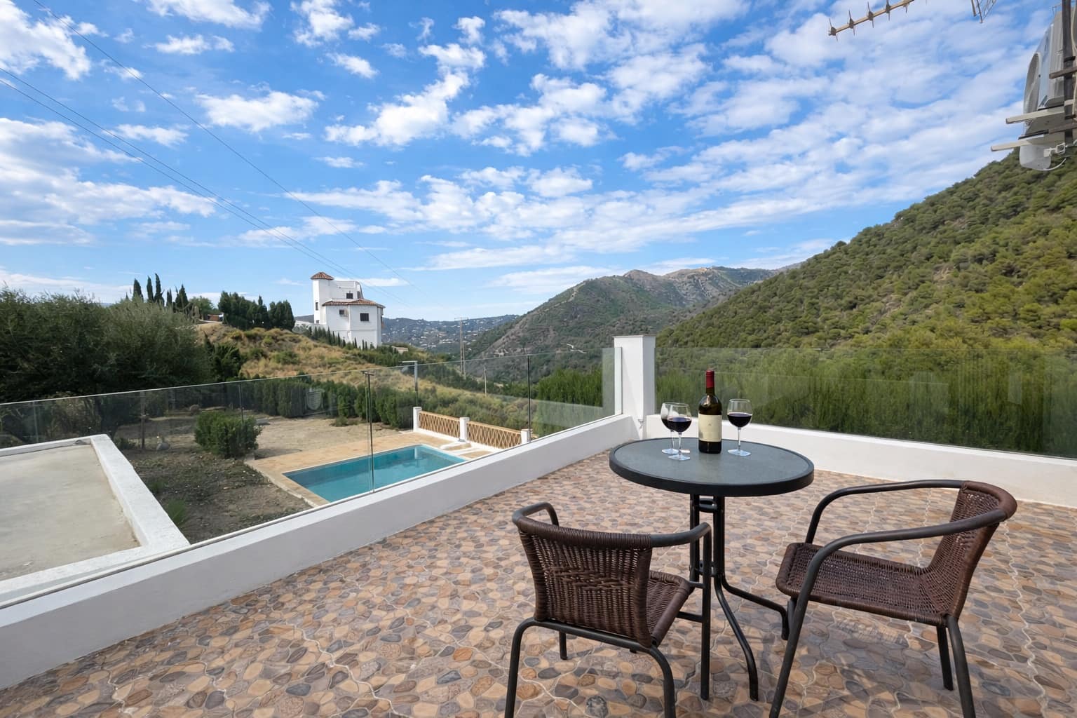 2 makuuhuone Huvila vuokrattavana paikassa Frigiliana mukana uima-altaan 
autotalli - 1 800 € (Ref: 7857216)