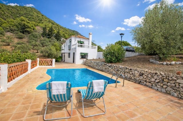 2 bedroom Villa for rent in Frigiliana with pool garage - € 1,800 (Ref: 7857216)