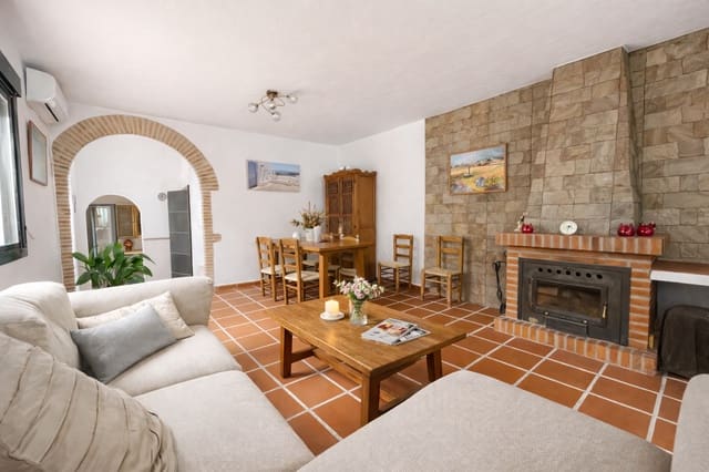 2 bedroom Villa for rent in Frigiliana with pool garage - € 1,800 (Ref: 7857216)