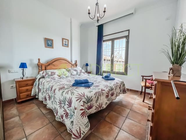 3 bedroom Villa for rent in Frigiliana with pool garage - € 1,650 (Ref: 7998802)