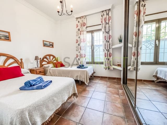 3 bedroom Villa for rent in Frigiliana with pool garage - € 1,650 (Ref: 7998802)