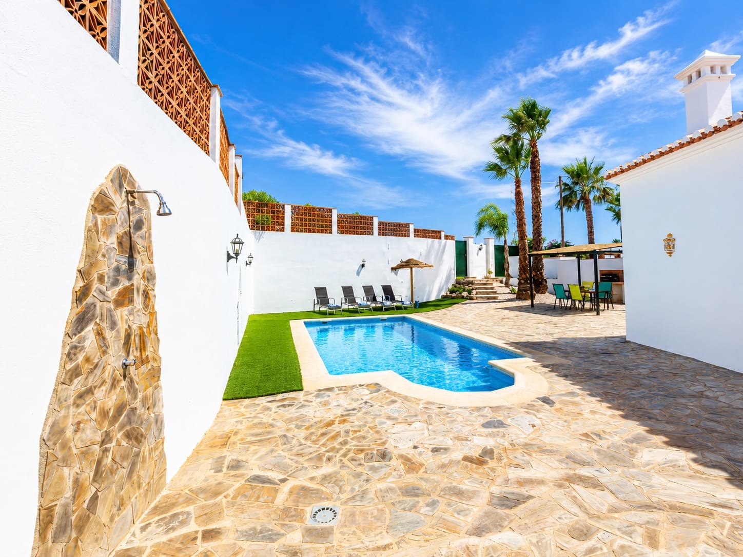2 bedroom Villa for rent in La Herradura with pool garage - € 1,800 (Ref: 8064913)