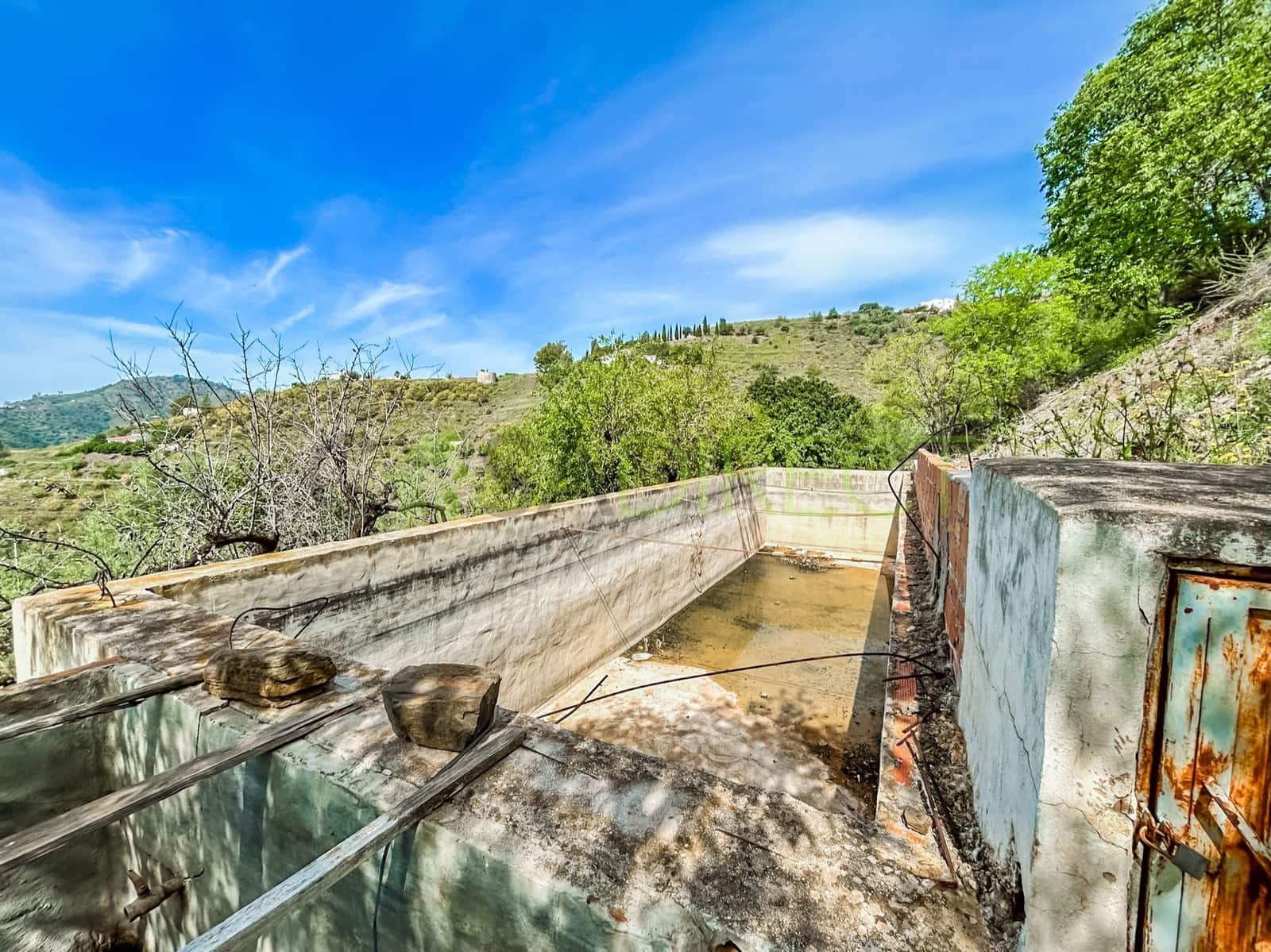 Grunde uden byggetilladelser til salg i Competa - € 120.000 (Ref: 8232613)