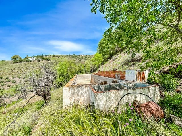 Mark till salu i Cómpeta - 120 000 € (Ref: 8232613)