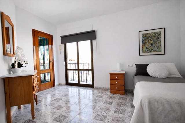 Piso de 3 habitaciones en Nerja en venta - 350.000 € (Ref: 8255355)