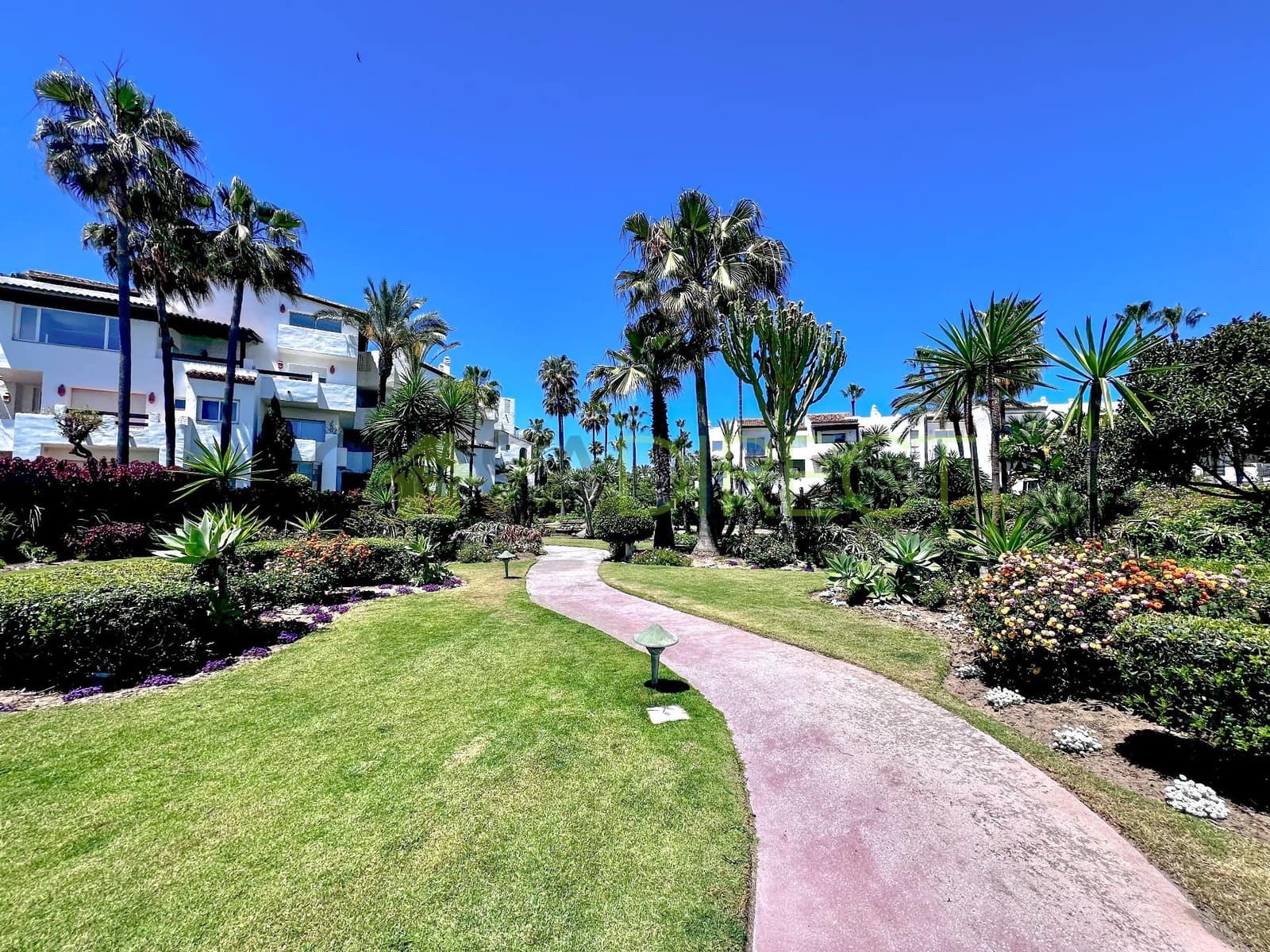 2 soveværelse Lejlighed til leje i Costalita med swimmingpool garage - € 2.280 (Ref: 8278376)